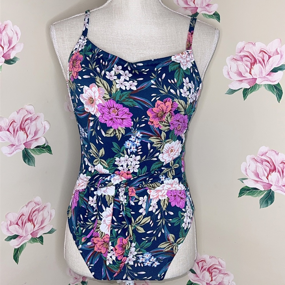 Jessica Simpson Swimming suit